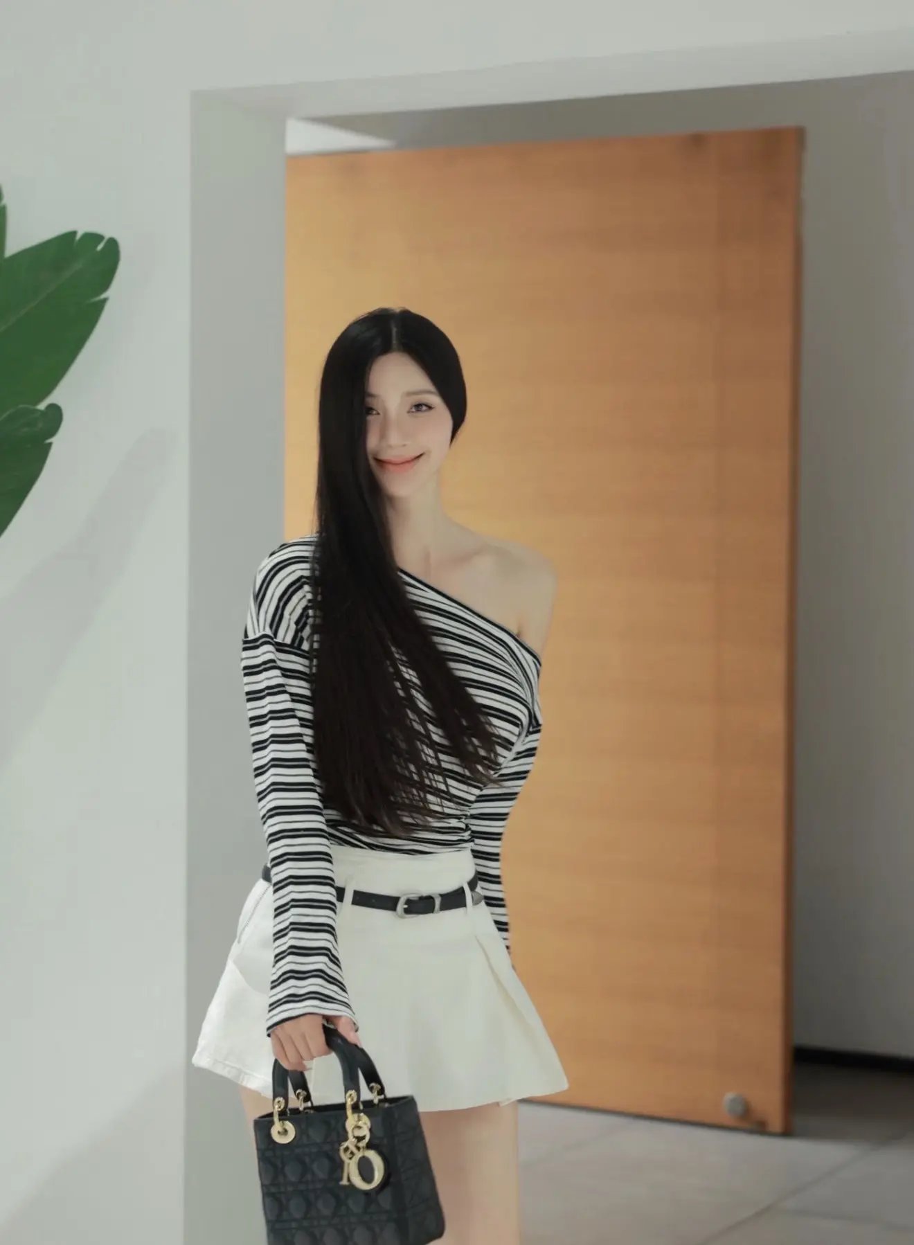 春夏☀️越简单越好看。天暖更偏爱白色牛仔，有一种干净清爽的感觉