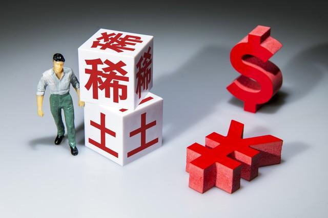 芯片不会永远卡住我们的脖子，
稀土制裁也只是权宜之计。
无非是拖慢对方发展的脚步