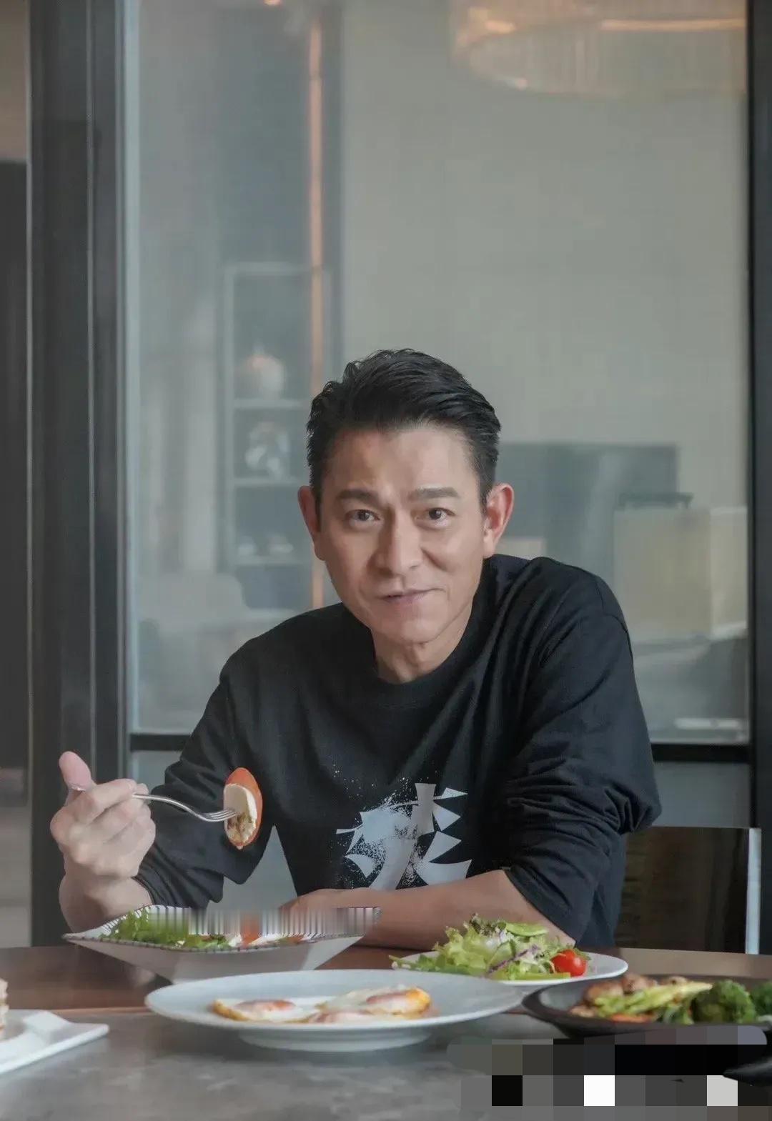 难怪刘德华身材保持这么好，原来都是吃营养的东西