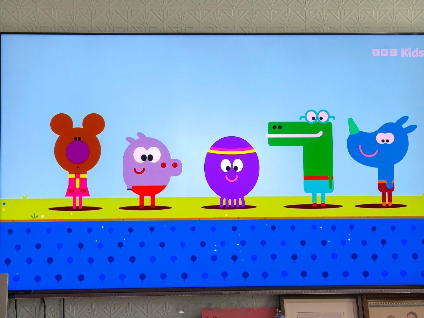 今天早上的任务是独自带俩娃二娃刚刚醒来（陪着床上躺着刷了好久手机）起床第一件事是