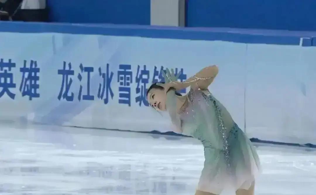 13岁女单4周跳，中国冰面第一次
 
ISU刚改规则，米兰冬奥门槛降到13岁。金