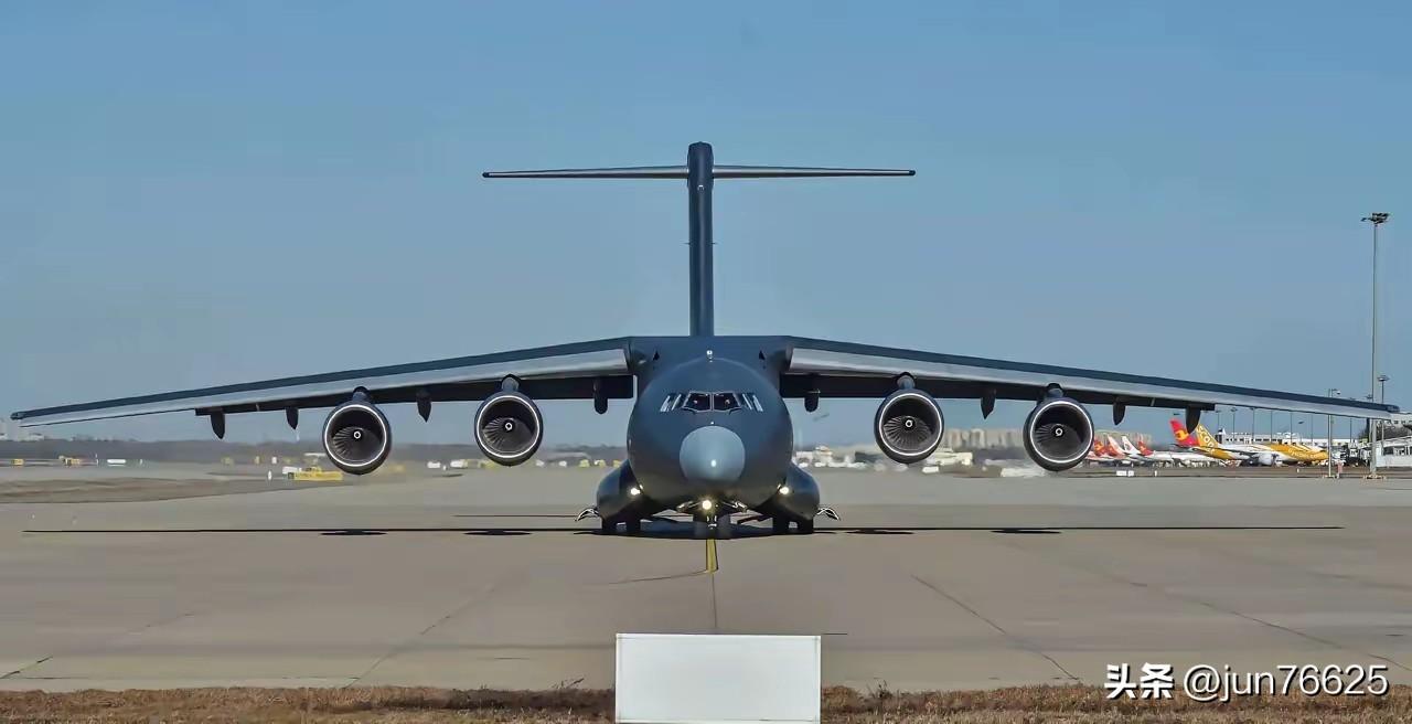 我们现在和美国在空中力量上最大的差距并不是轰炸机，而是运输机和加油机！轰炸机我们