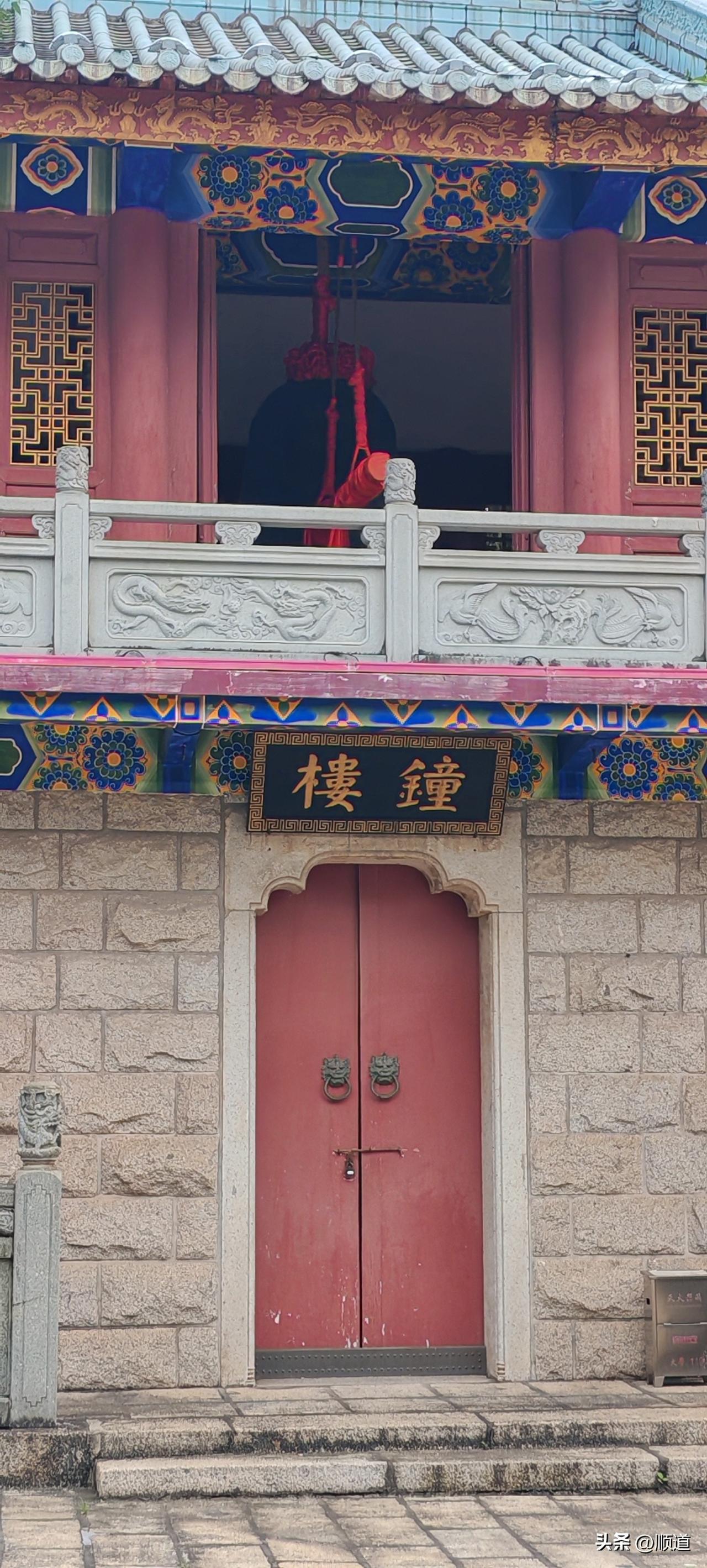 建议岁数大了，可别轻易见网友。
刚刷到一男的，说粉丝要见他，合适就处，不合适就拉