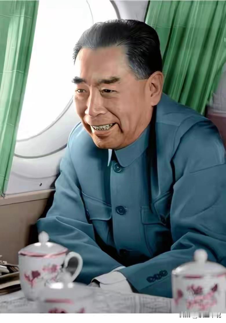 每次刷到周总理的相关内容，总会忍不住红了眼眶。

他少年立志“为中华之崛起而读书