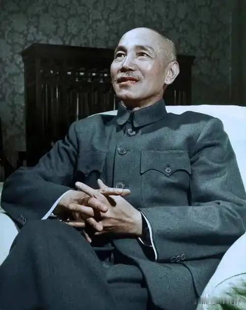 蒋介石手下四大特务组织排名！权力悬殊，个个令人胆寒
 
民国谍战风云里，蒋介石靠