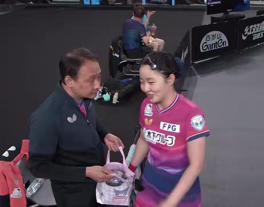 张本美和这次WTT萨格勒布挑战赛格外耀眼，竟然获得女单女双两块金牌，真是让人不爽