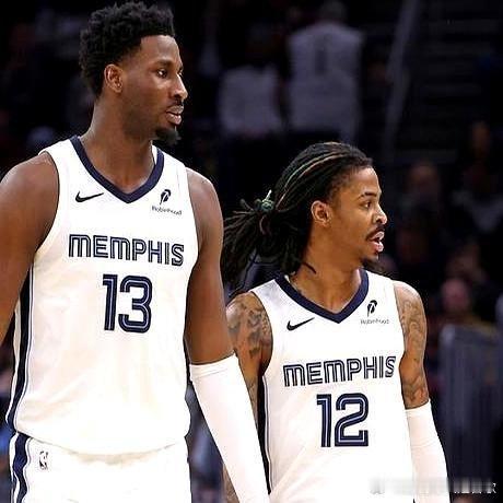 《湖人三方交易细节曝光：杰克逊与马瑟林加盟，阵容大幅调整》据说湖人队正在酝酿一笔