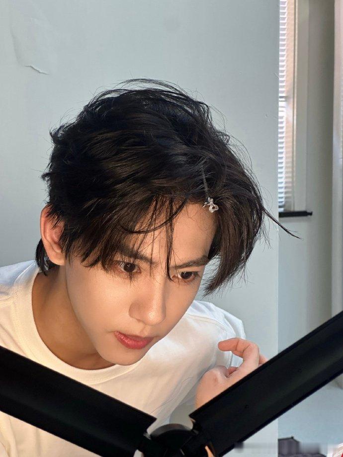 刘轩丞18宫格live刘轩丞live营业18 个碎片组成夏天​​​ 刘轩丞 li