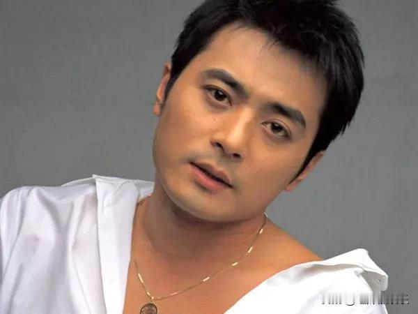韩国最帅的5位男明星[玫瑰]

第1，宋承宪

第2，张东健

第3，宋仲基

