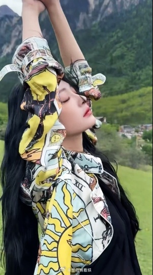 周洁琼糊图即神图周洁琼直播拍出发图 周洁琼直播大方公开拍出发图全过程，不藏不掖的