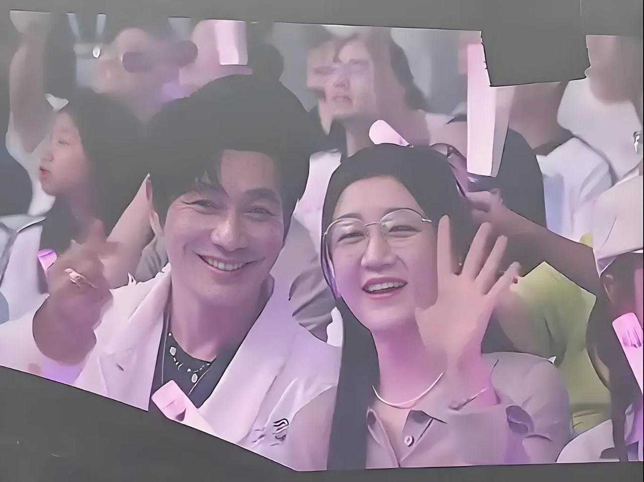 2025年7月26日晚，岳云鹏“非要唱”巡回演唱会北京站火热开唱，演员黄晓明与奥