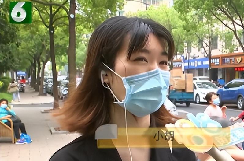 太无耻！一副破窗帘，开口就要一万二。房东说那是真丝的，当年结婚花了一万五定制的。