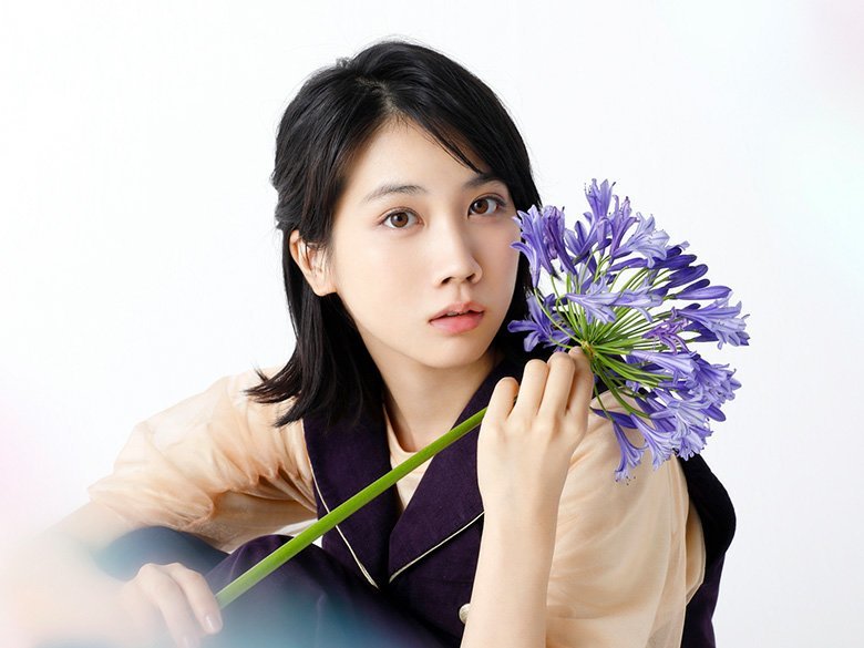 日娱新闻松本穗香 松本穗香 日媒《hominis》采访美图。 