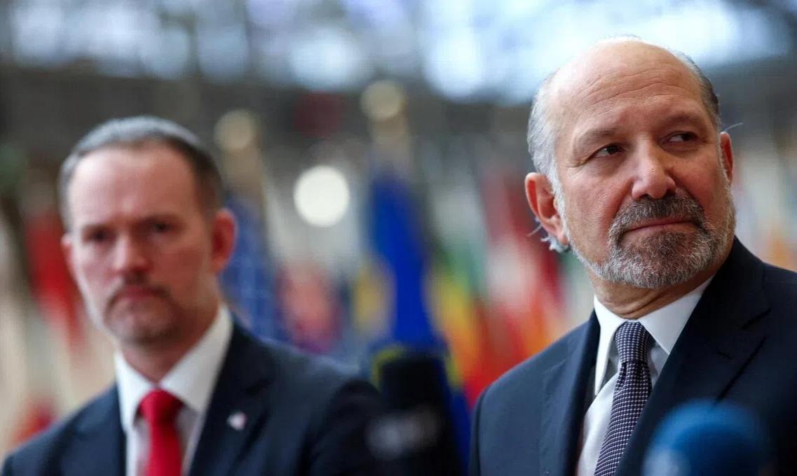 明着抢了，盟友都不放过！

美国商务部在近期的贸易谈判中向瑞士施压，要瑞士承诺提