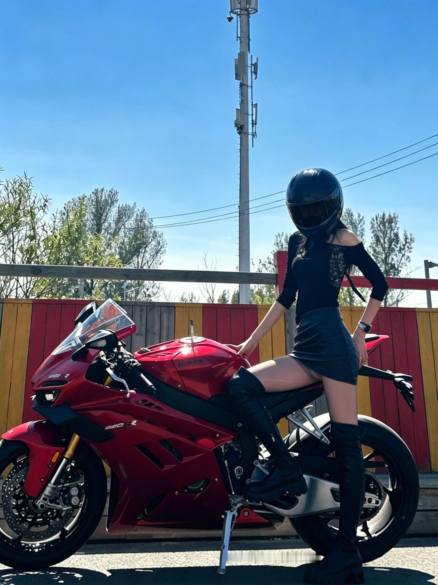 你喜欢什么颜色的摩托车？ 