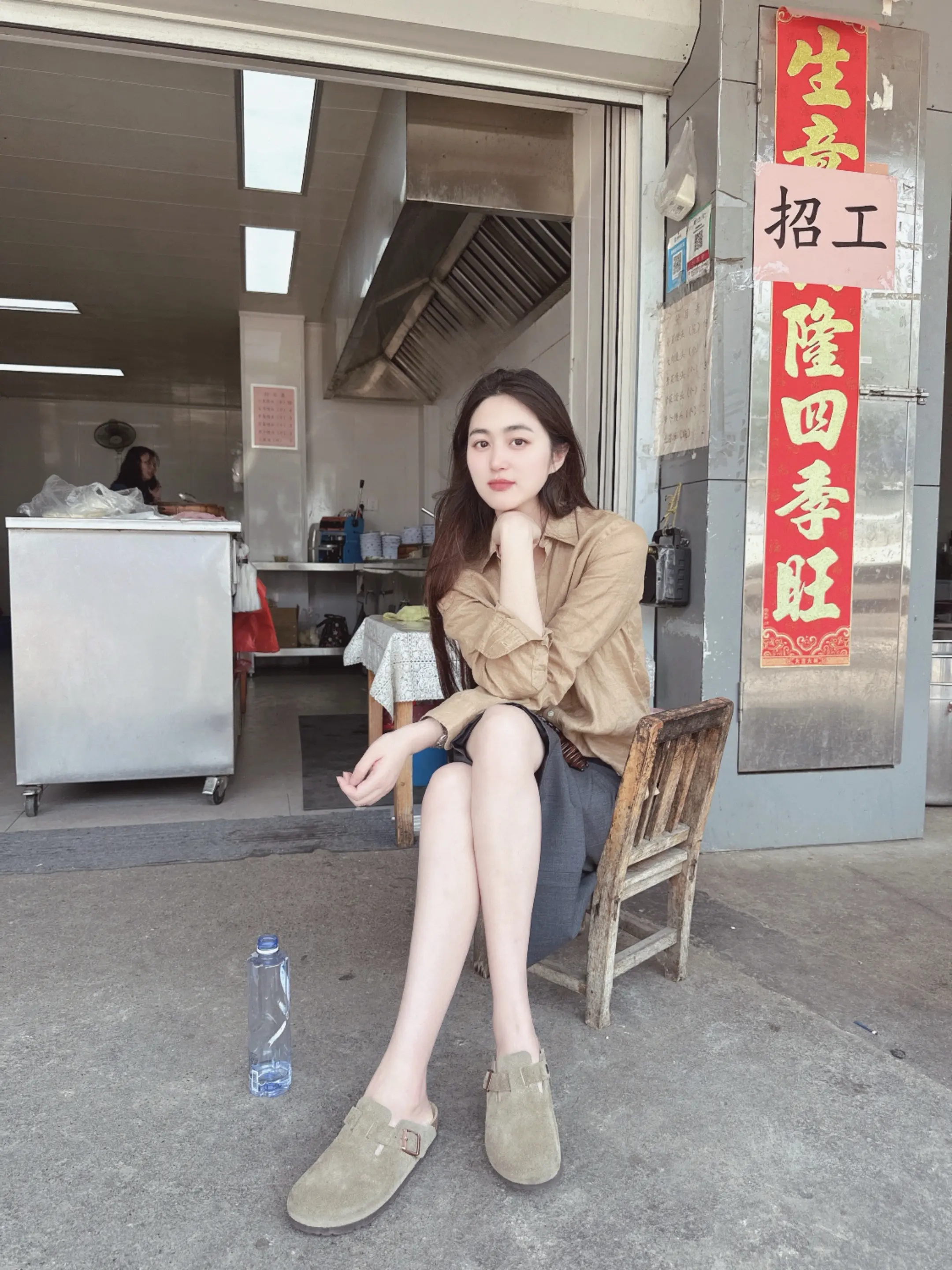 “你会不会突然的出现  在街角的咖啡店”