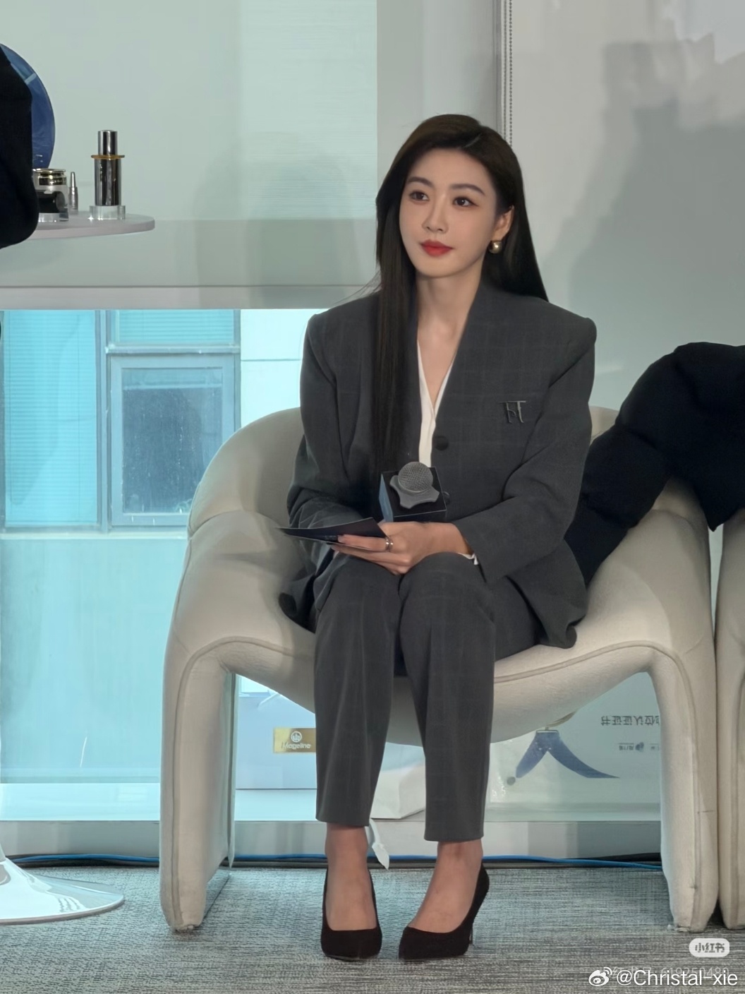 孙乐言端庄大气自带优雅气质 