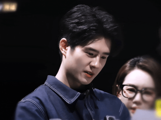 刘昊然这个空耳剧本都写不出大侦探何老师刚说到“鱼”，刘昊然立刻接“驴”，这波空耳