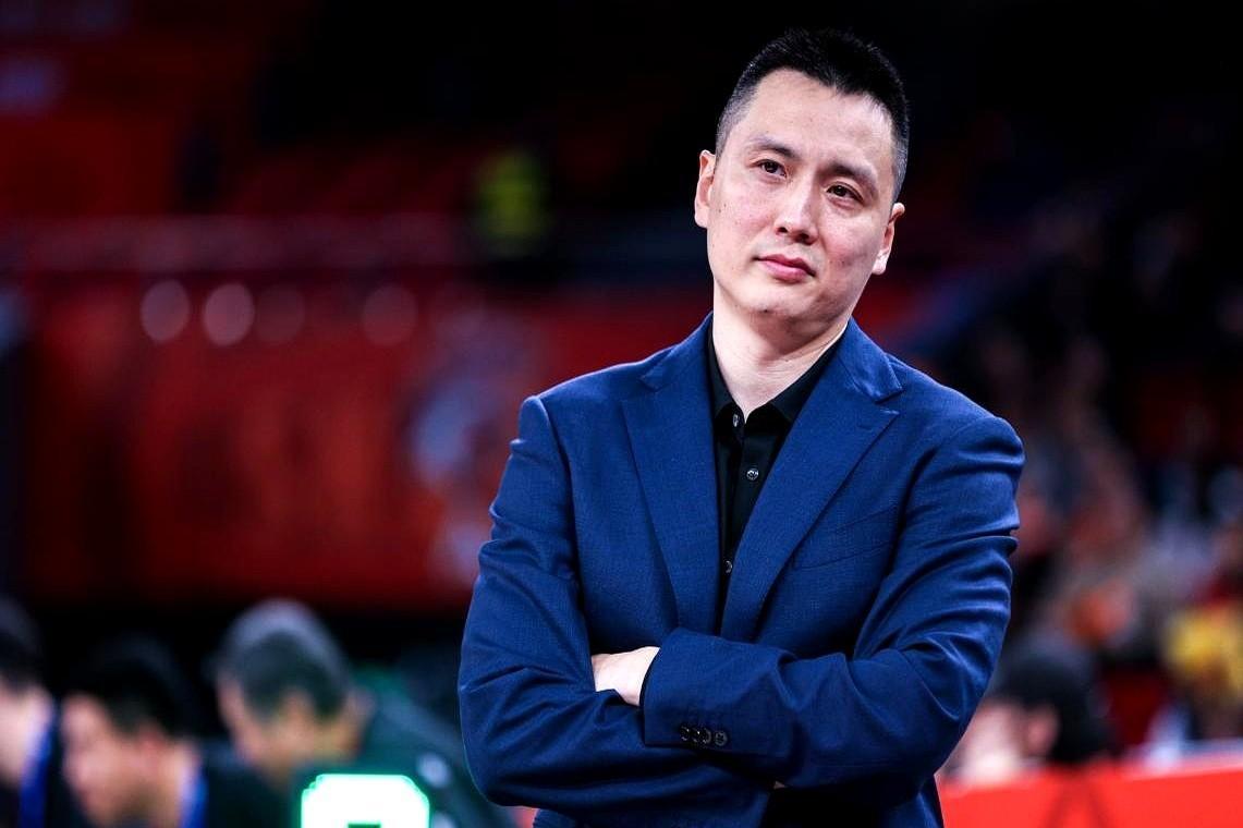 换掉丁伟，山东还是输。
因为他只是替罪羊。
球迷在骂他只会灌鸡汤，管理层在盘算怎