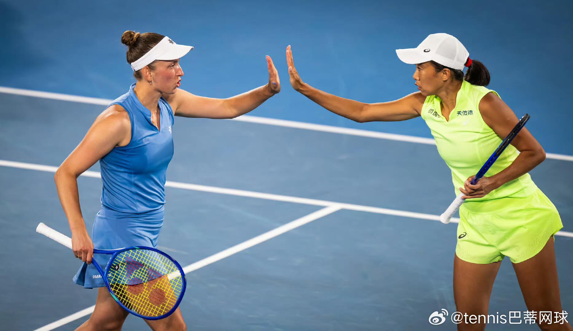 张帅组合救4赛点晋级四强WTA1000迈阿密站双打1/4决赛，4号种子张帅/梅尔