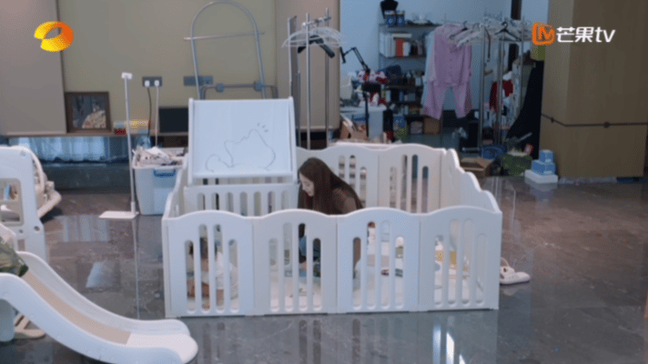 欧阳妮妮我也是第一次当妈妈 身份叠加，责任倍增，却没让“我”消失。既倾尽温柔爱孩