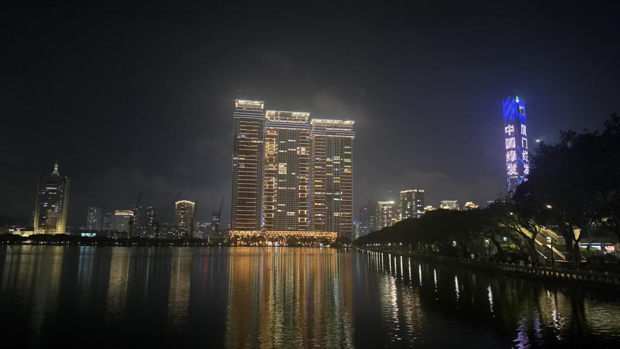 厦门帝景苑，这住的人越来越多，看来卖的很好嘛，哪位大佬能带我一起飞？
厦门豪宅