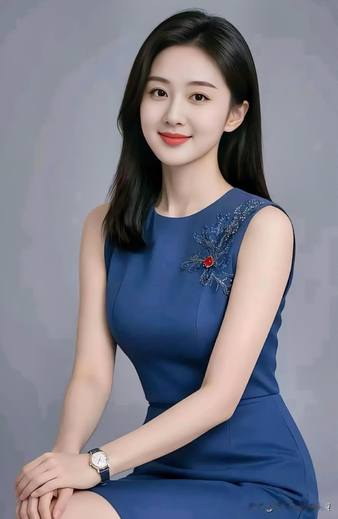时尚穿搭深蓝裙摆绽优雅，红韵点睛，温婉自成风景。