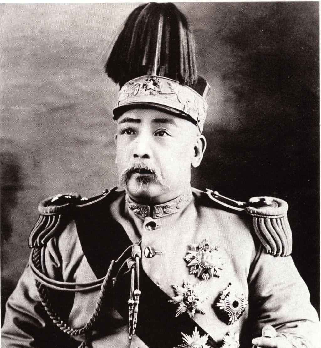 袁世凯每天吃鸡蛋的数量，说出来能吓死人。胃口好的时候，一天二十八个。平时最少十四