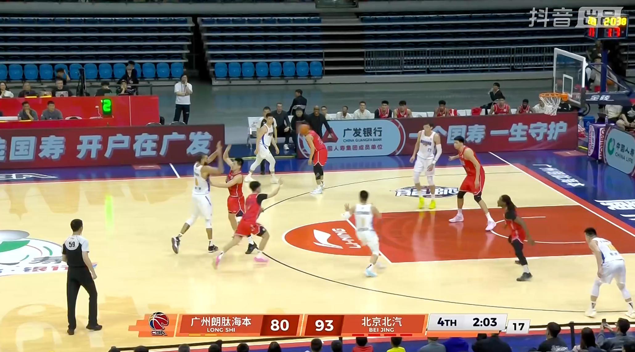 周琦和麦基同时登场了，双塔？龙狮男篮vs北京男篮