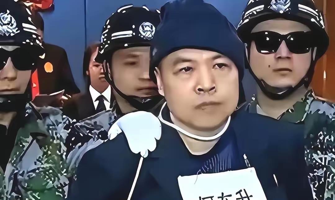 [太阳]1996山东济南，一男子为独吞100万赃款，把同伙5个人砌成窗下的水泥台