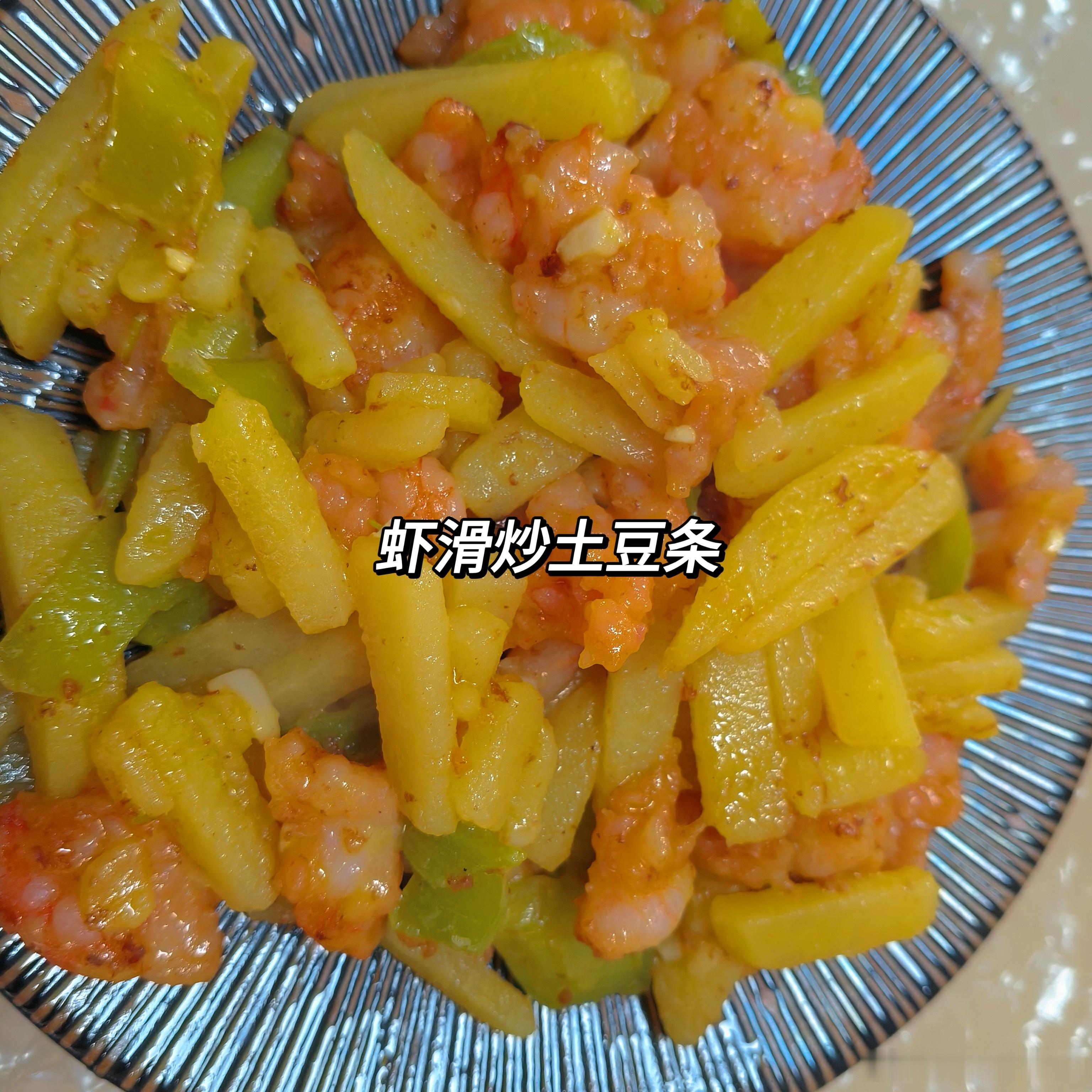 他一放假就豆人家，菜还是我做的呢，我一口都不让他吃