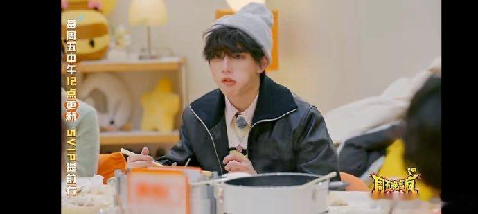 周五晚高疯收官好走心 收官夜全员走心交流，少年间的真挚情谊，看得人又暖又泪目。周