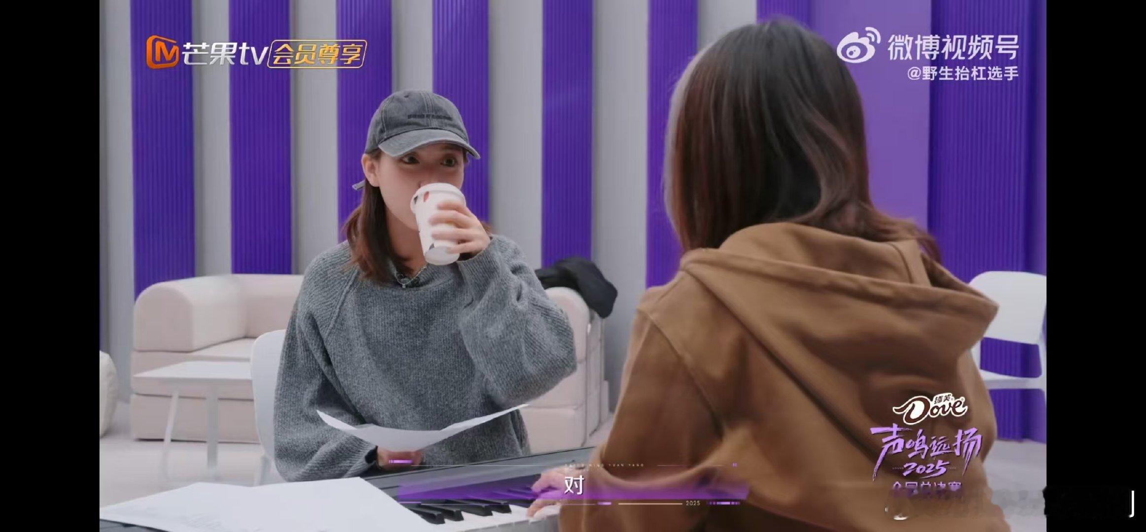 喜欢陈佩贤的真实，不迎合不勉强，坦然承认歌曲难度。她的声线本就有独特魅力，与其勉