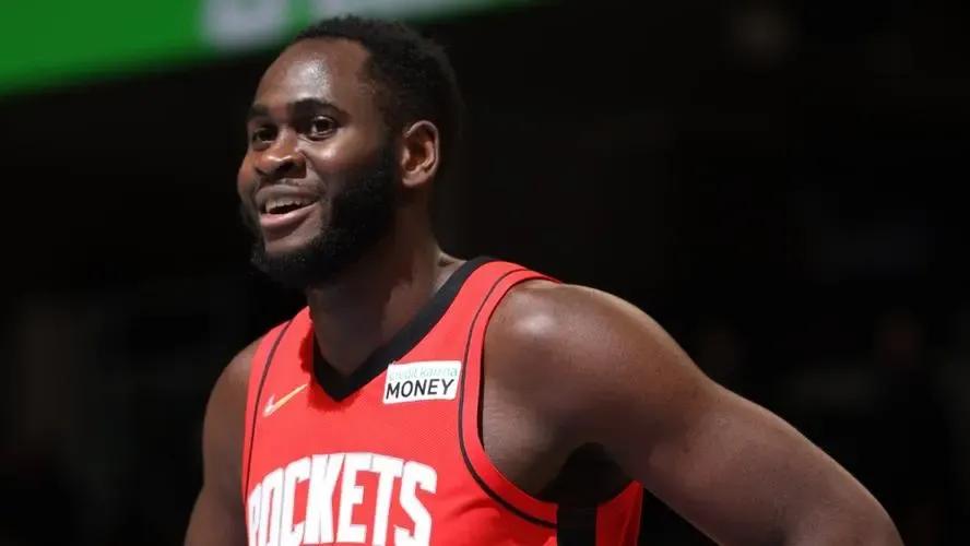 火箭考虑签回加鲁巴！

据火箭跟队记者透露，总经理斯通和乌杜卡正在商讨引进大前锋