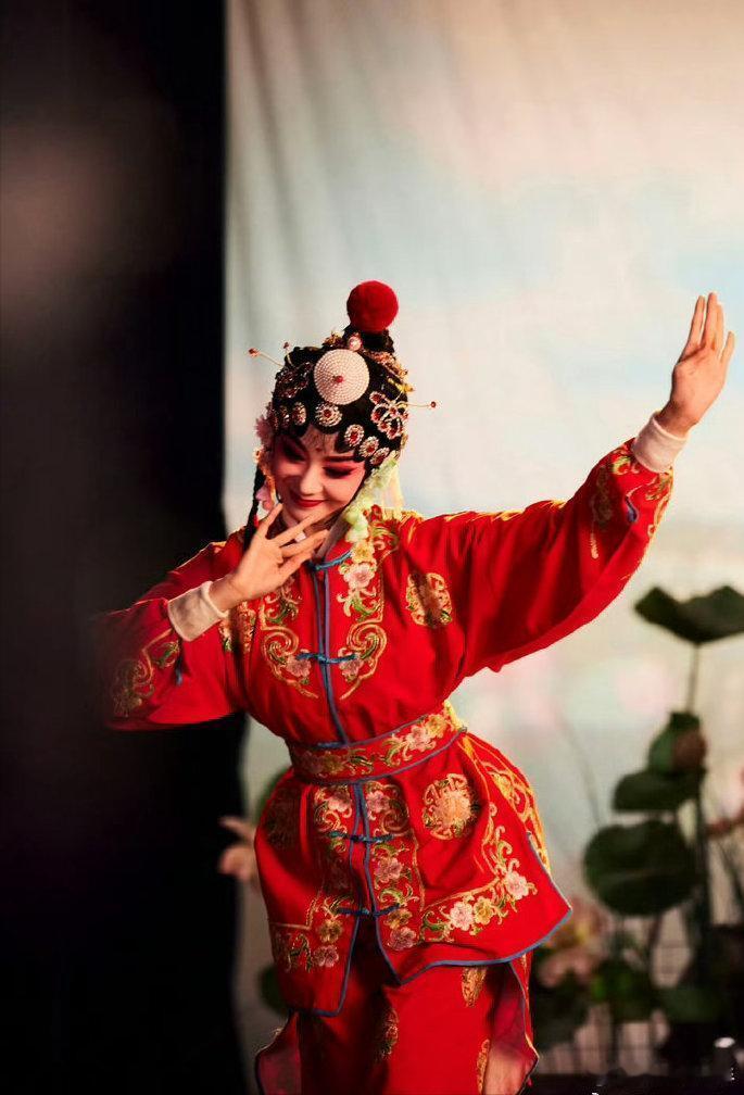 四个扫地僧教出一个女郭靖电视剧主角能被四位隐世高手亲自教导，忆秦娥这运气，也是够