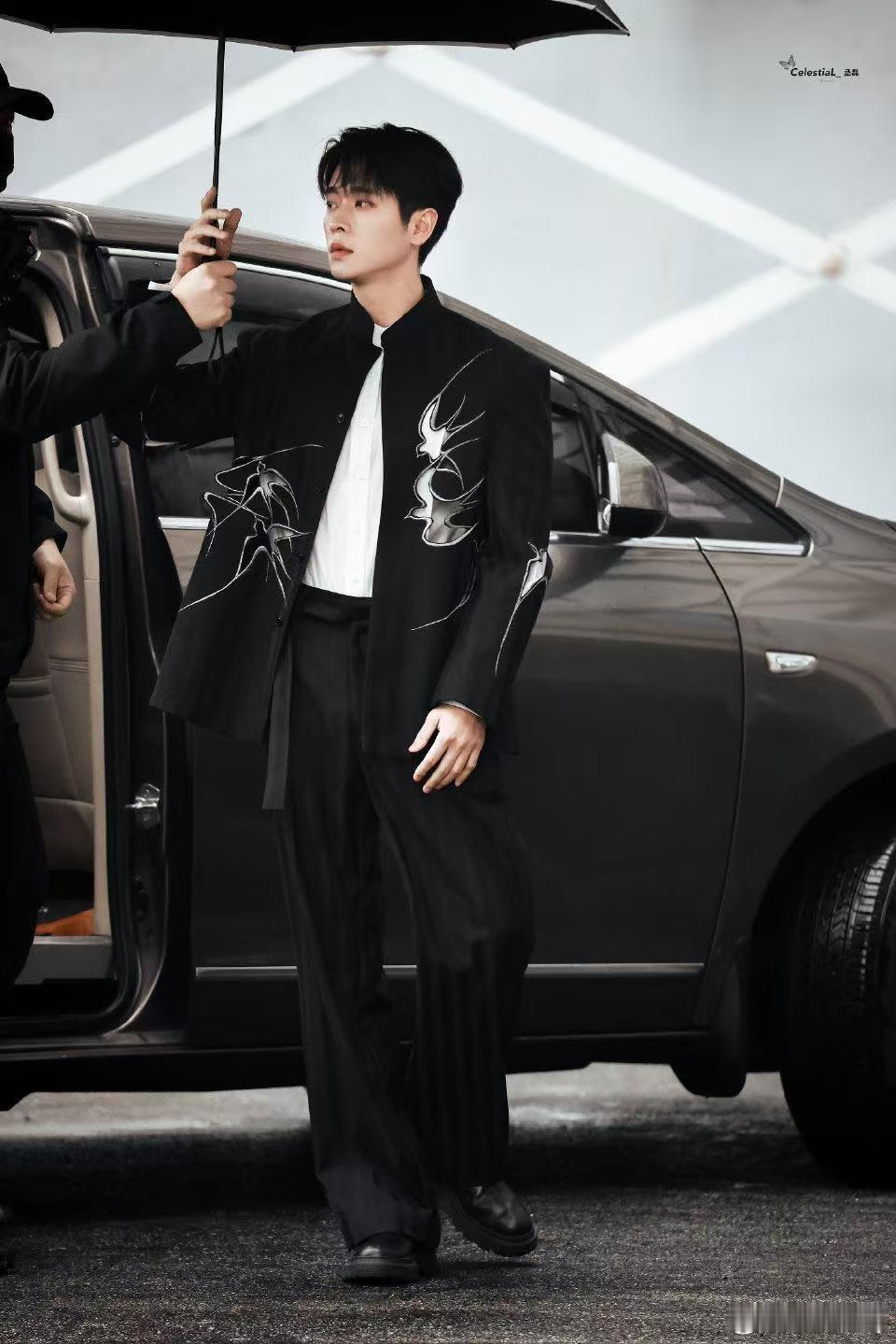 周也丞磊一见你就笑上班周也丞磊一见你就笑路透周也丞磊 ​​​