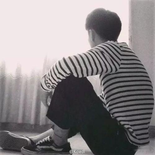 一男一女在网上相识，没聊几句就决定见面。见面后，他们一起去了一家餐厅，点了四个菜