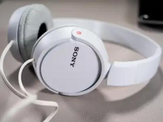 习惯安静的听音乐，然后欣赏头条上大家班门弄斧，神仙打架般的创作。