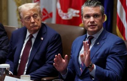 特朗普真的慌了，连夜召集军工企业代表开会，议题只有一个，美国的防空导弹不够用了，