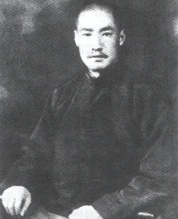 1961年，如花似玉的马月兰被迫嫁给了亲伯父马步芳，岂料没过多久，马步芳竟把主意