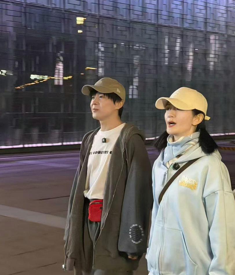 谢娜沈凌老照片回忆感拉满 谢娜沈凌放过彼此吧你好星期六 啊啊啊谢娜沈凌这段回忆杀