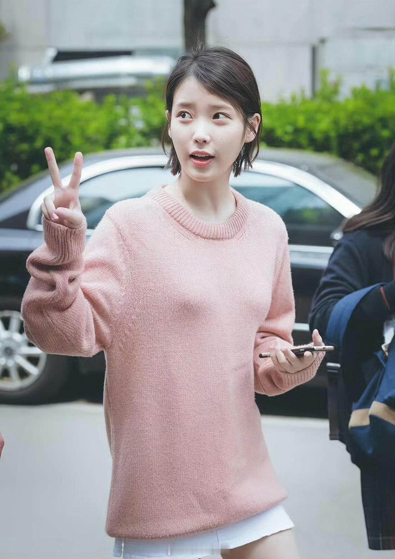 李知恩街拍美图，气质太好了