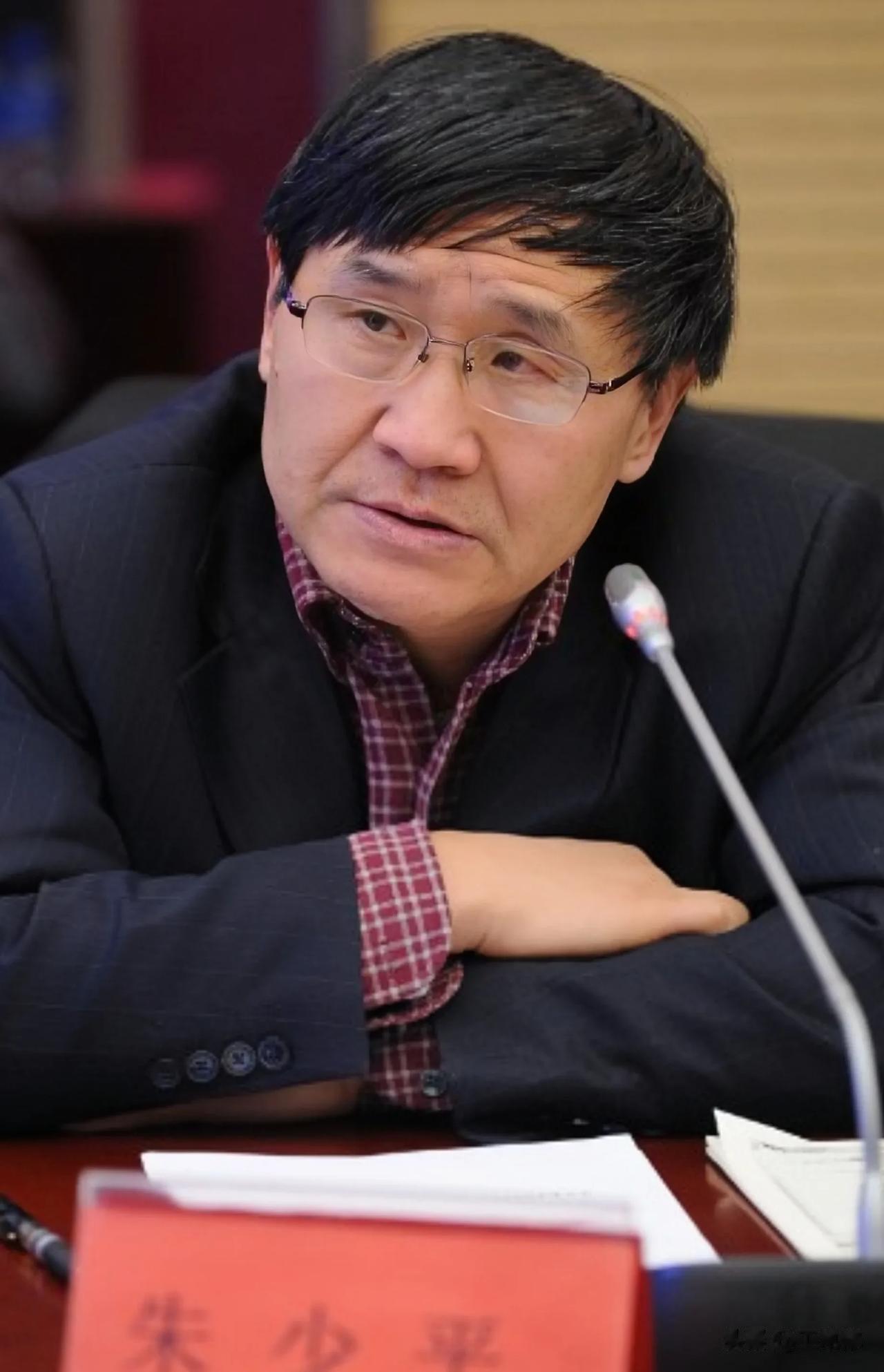 知名经济学家朱少平，谈到老百姓家庭存款话题时，三言两语戳破本质，他的见解一针见血