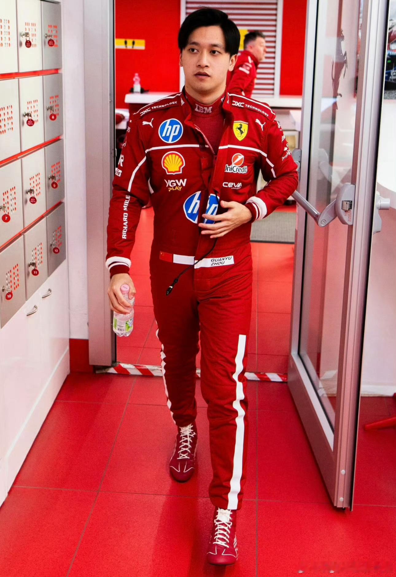 飞驰人生3细节 引擎盖掀起来挡住视线那段，居然是真的在2017年WRC加泰罗尼亚