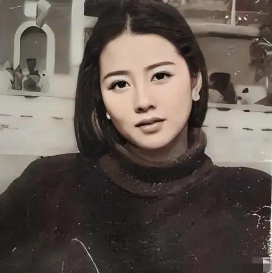 1969年，17岁的女知青张梅香被领导叫到办公室，一把将她抱住，绝望之际，她没有