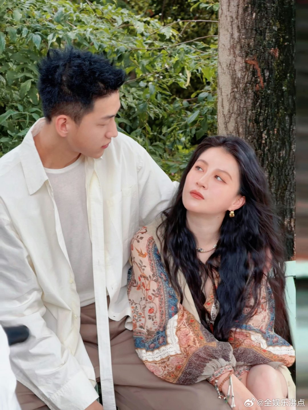 李嘉格离婚后做长美甲好的感情就是这样，不用事事都自己扛，终于可以安心美美的做漂亮