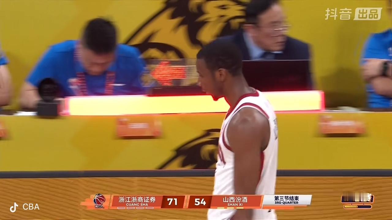 三节比赛结束了！卫冕冠军大比分领先了！

        在刚刚进行的卫冕冠军浙