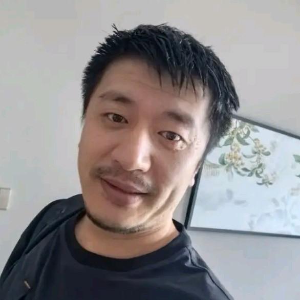 看了张雪峰的新闻
老妈突然一脸严肃的说
那句老话果然应验了，在张雪峰身上真是太对