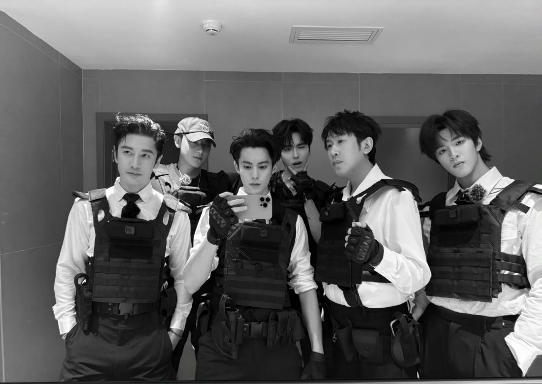 王鹤棣发破8000热度福利，啊啊啊破九千助力等着王鹤棣的腹肌照啦？太帅了王鹤棣！