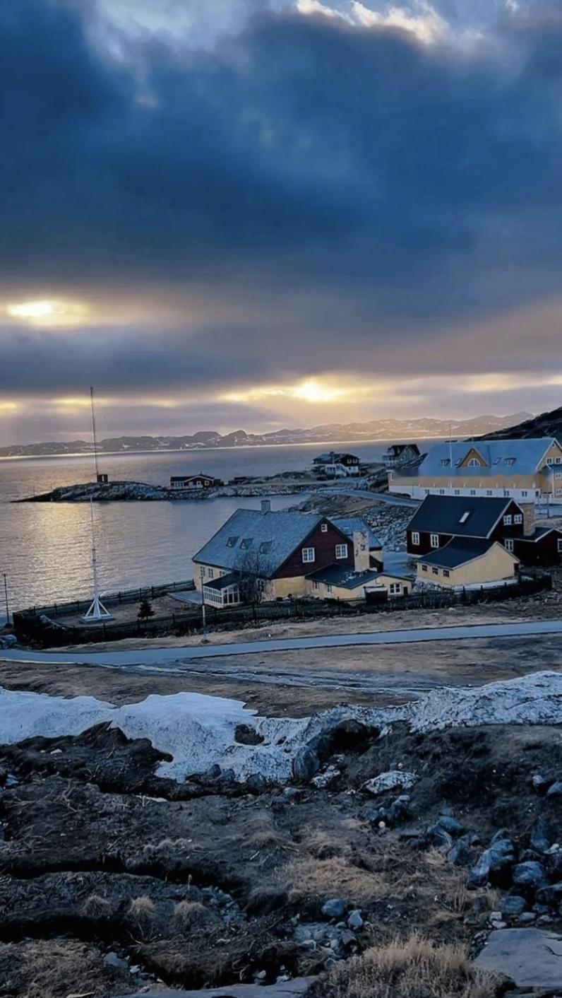 特朗普挥舞关税大棒威胁欧洲八国
当地时1月17日特朗普在社交平台发文，2月1起对